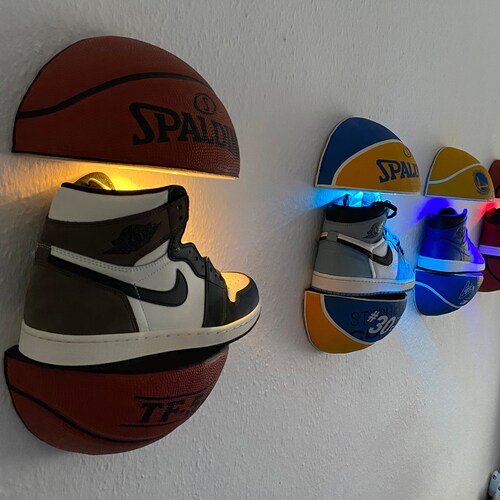 sneakers lakers