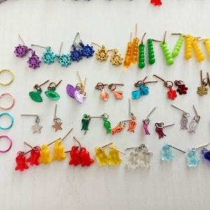 28 pcs (20 pcs random earings,8 pcs bracelet)  1/6 doll one fits all doll by miniminici