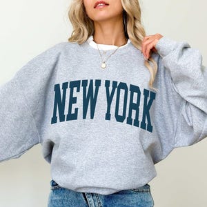 New York Varsity Sweatshirt, NYC Crewneck Jumper, Retro Big Apple Pullover, Classic Urban Sweater, Vintage 90&#39;s Crewneck New York