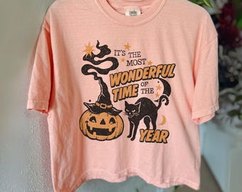 Spooky Halloween Comfort Colors® Crop Shirt, Vintage 90s Halloween Tee for Women, Cute Spooky Season Shirt, Halloween Gift Daughter