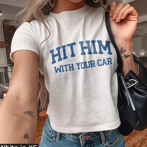 Camiseta de bebé "Golpéalo con tu coche" para mujer, camiseta de bebé Y2K, regalo divertido para niñas, camiseta femenina imagen 1