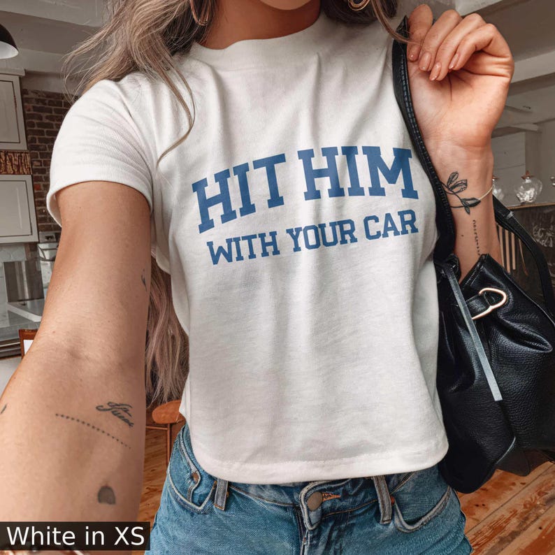 Camiseta de bebé "Golpéalo con tu coche" para mujer, camiseta de bebé Y2K, regalo divertido para niñas, camiseta femenina imagen 1