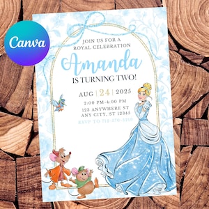 Può includere: Un invito azzurro con la scritta "Amanda compie due anni!" e la data 24 agosto 2025. L'invito presenta un'illustrazione di Cenerentola e altri personaggi dei cartoni animati. Il logo Canva si trova nell'angolo in alto a sinistra.