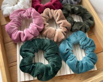 Viele Farben Nicki Scrunchies | Breites Gummi | Weich | Schonend | Sanft | für alle Haare | Haarband | fair produziert | Grün | Blau | Rosa