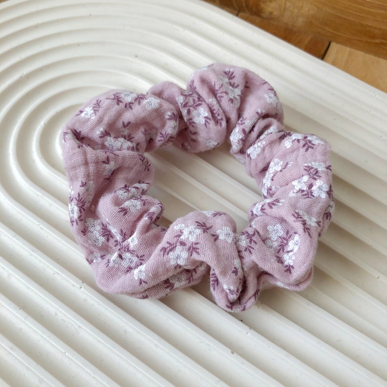 Scrunchies in verschiedenen Größen Flieder Einzeln Set Breites Gummi Baumwolle Schonend Sanft Mini Haarband fair produziert Blümchen
