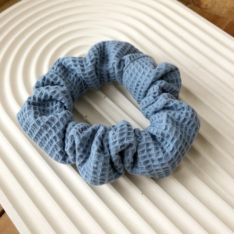 Daisy Scrunchies alle Größen Blau Einzeln Set Breites Gummi Baumwolle Schonend Sanft Haarband fair produziert Boho Waffel