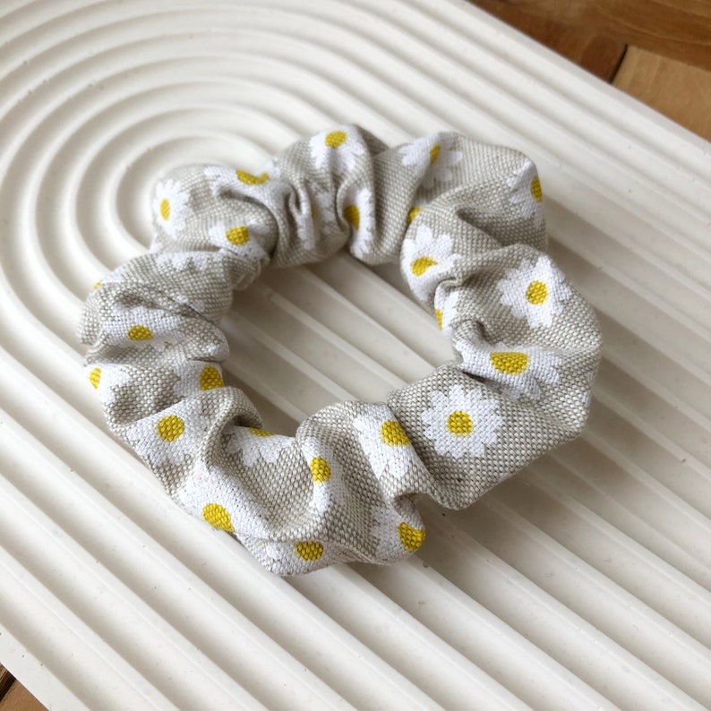 Daisy Scrunchies alle Größen Blau Einzeln Set Breites Gummi Baumwolle Schonend Sanft Haarband fair produziert Boho Bild 5