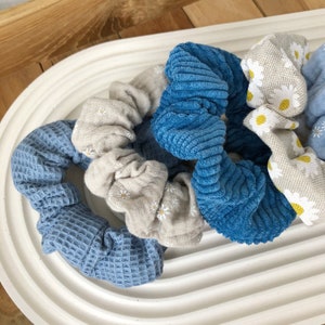 Daisy Scrunchies alle Größen Blau Einzeln Set Breites Gummi Baumwolle Schonend Sanft Haarband fair produziert Boho Bild 2