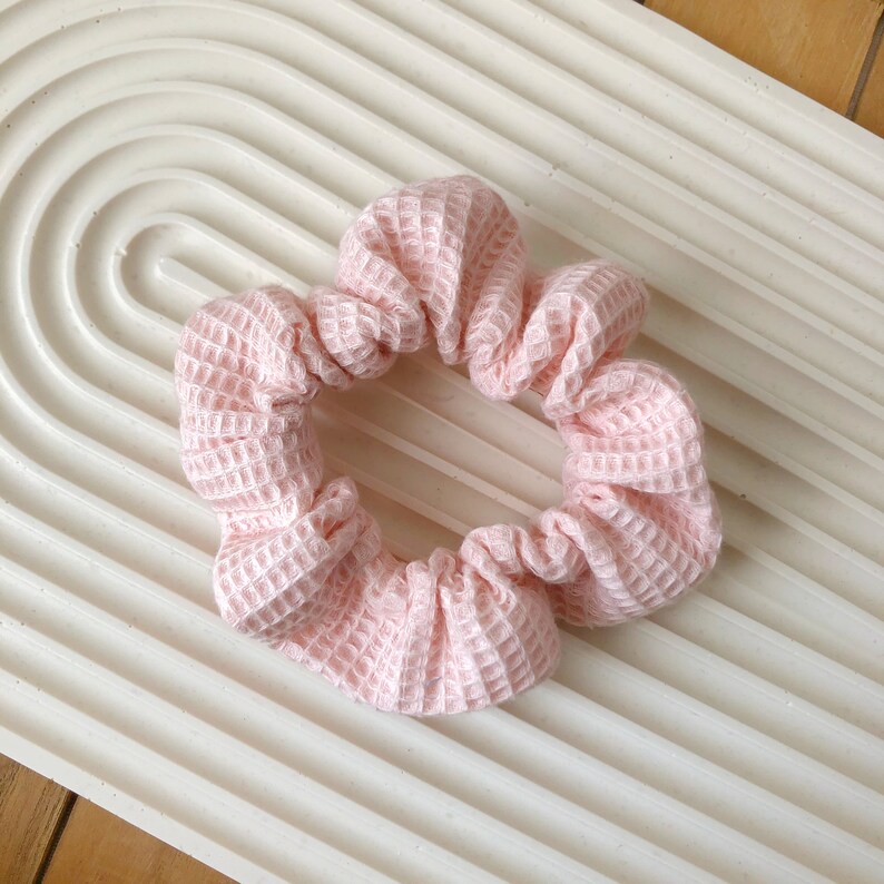 Scrunchies in verschiedenen Größen Flieder Einzeln Set Breites Gummi Baumwolle Schonend Sanft Mini Haarband fair produziert Waffel