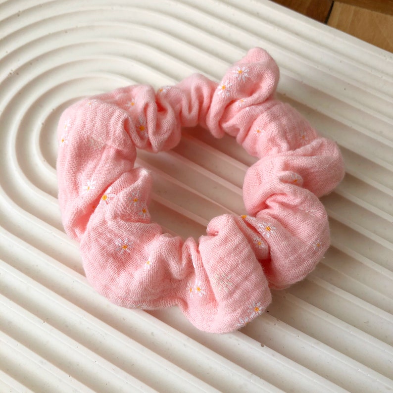 Scrunchies in verschiedenen Größen Flieder Einzeln Set Breites Gummi Baumwolle Schonend Sanft Mini Haarband fair produziert Daisy