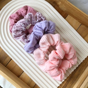 Scrunchies in verschiedenen Größen Flieder Einzeln Set Breites Gummi Baumwolle Schonend Sanft Mini Haarband fair produziert 5er Set
