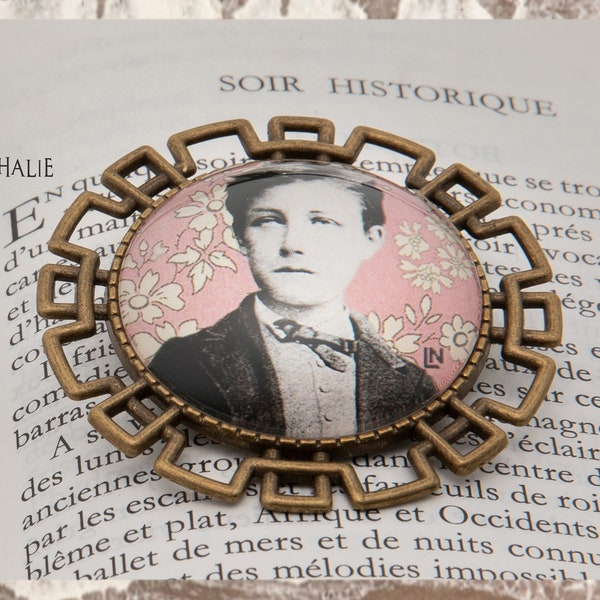 Broche bronze art déco Arthur RIMBAUD bijou littéraire Rose fond liberty cabochon Collection les illuminations poème "SOIR HISTORIQUE"