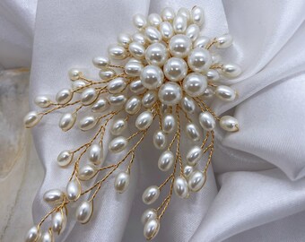 Faux Pearl Delicate Brooch