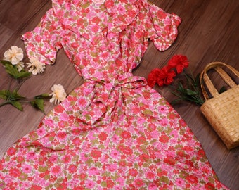 Vintage 40s Silk Satin Robe by Windsor Robes, Gorgeous Bright Floral Print w/ Pockets & Waist Belt – 1940s Housecoat Gown | Small/Medium