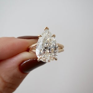 Art Deco 4.25 CT Elongated Pear Cut Moissanite Solitaire 14k Solid Yellow Gold Engagement Ring 5 Claws 1.8 MM Split Band Statement Ring/Gift