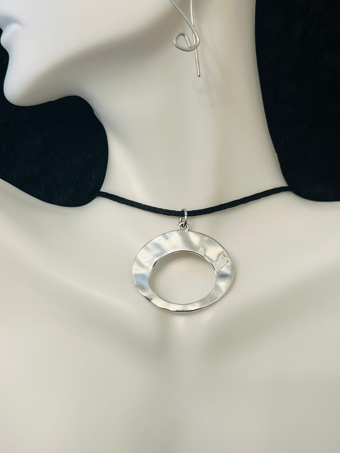 Circle Choker, Circle Necklace, Circle Charm Choker Necklace, Black