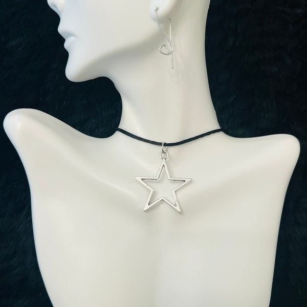 Star choker, Star necklace, Star Y2K necklace, Star charm choker, Star charm necklace, Star pendant, Black cord choker, Black necklace