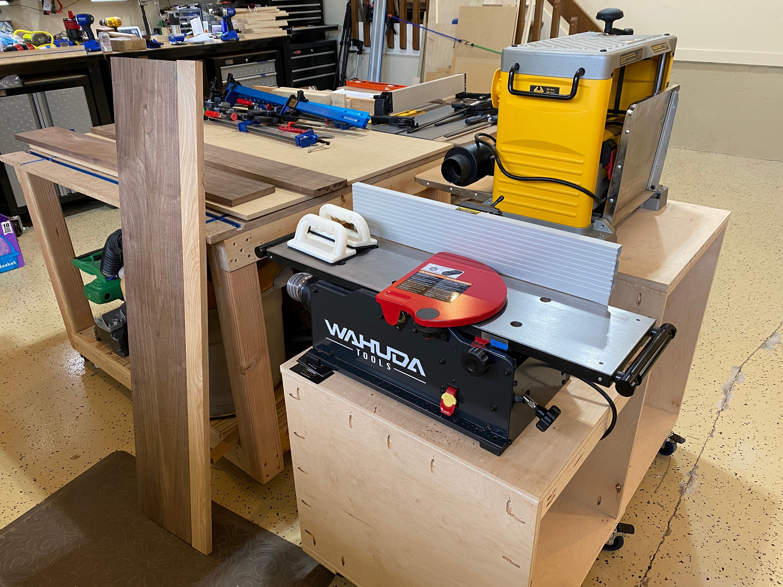 Benchtop jointer stand outlet