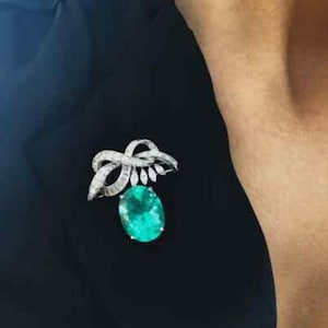 Exquisite Emerald Oval And Baguette Diamond Victorian Brooch, Ribbon Motif Gemstone Brooch, Multi Stone Party Wear Brooch, Christmas Gift
