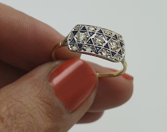 Etwa 1920er Antiker geometrischer Art Deco-Ring, Vintage-Ring mit blauem Dreieck und rundem Diamant im Rundschliff, Saphir 18K Gold Minimalist Retro Ring,