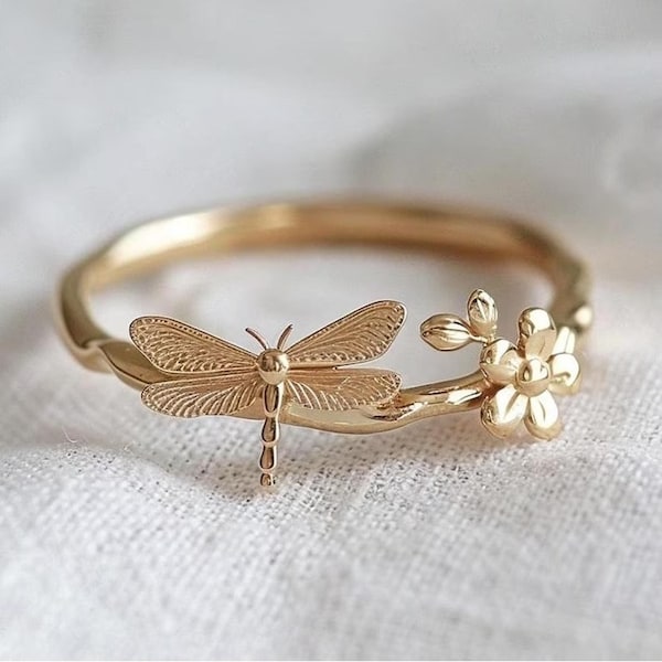 Anello a forma di libellula in oro giallo 14 carati, delicato anello nuziale con motivo floreale, anello di fidanzamento floreale unico per donna, regalo di anniversario ispirato alla natura