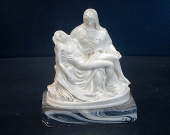 ピエタ マリア キリスト 石像 彫刻 置物 飾り物  アンティーク 611 ピエタ マリア キリスト 石像 彫刻 置物 飾り物 アンティーク 611