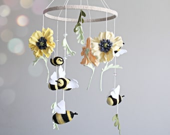 Baby mobile bee, baby mobile girl, bees and flowers cot mobile, floral crib mobile with bumblebee, flower nursery decor for baby girl room