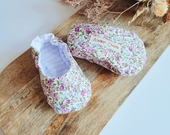 Customizable baby slippers in lilac floral cotton