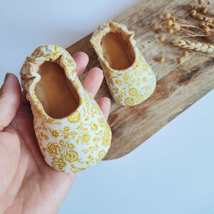 Chaussons bébé en cuir à lacets en cuir ou liberty