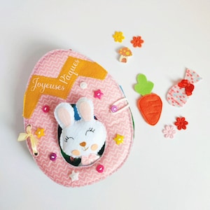 Petit lapin et les oeufs de Pâques, livre tranquille. Easter QuietBook. Jouets d'éveil et sensoriel Montessori