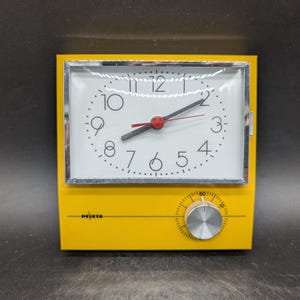 Peweta wall clock, kitchen clock, yellow, pop art, space age design, 70s vintage.