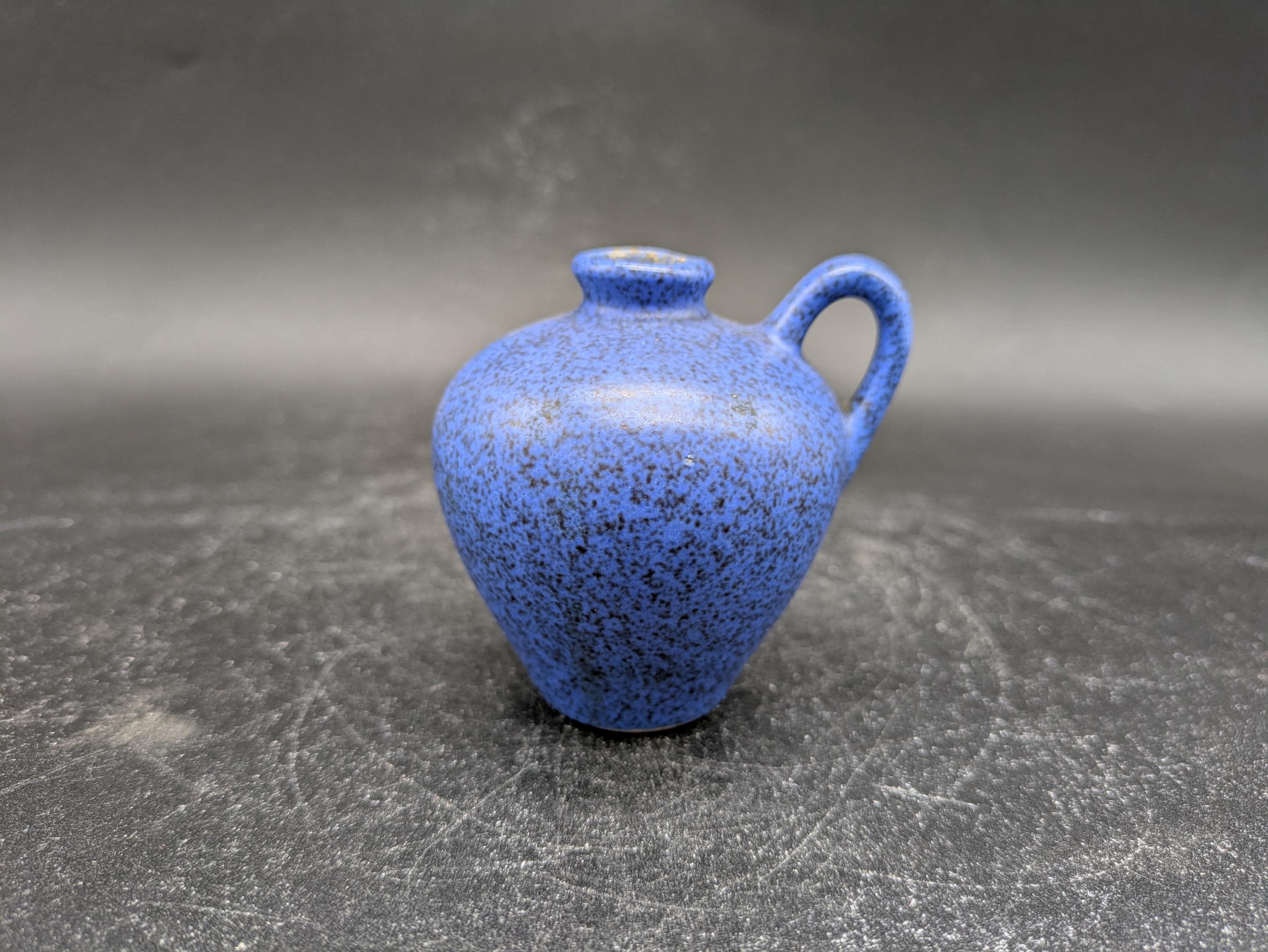 ヴィンテージ 彫刻　プレート　焼き物　瀬戸もの Vintage blue pottery - Etsy 日本