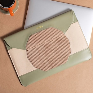 Custodia in pelle per MacBook Pro e Air 13'', 13.3'', 14'', 15'' e 16'' / Custodia personalizzata per Macbook / Regalo per colleghi