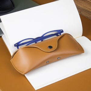 Custodia per occhiali in pelle personalizzata, porta occhiali da sole personalizzato, custodia Ray-Ban 3-Cognac