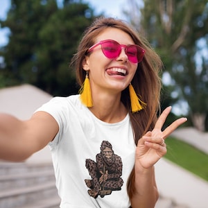 Women&#39;s Bigfoot T-Shirt