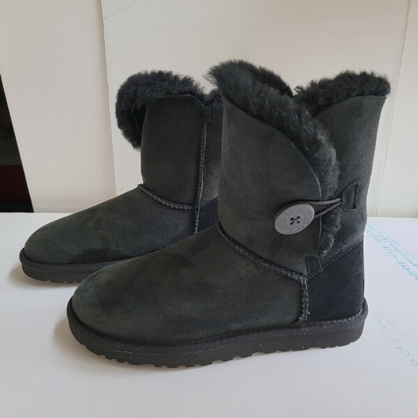 Black UGG sheep fur Boots for women Size 6,Fluffy Boots,uggs boots woman low,Suede leather boots, 100% wool boots