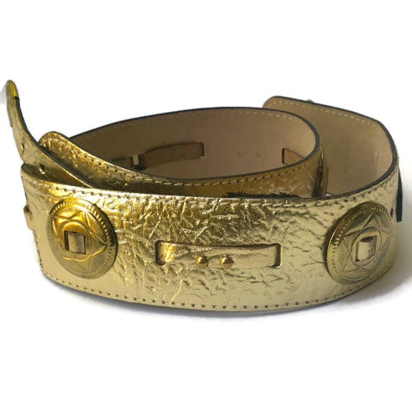 Vintage gold metallic belt with stars