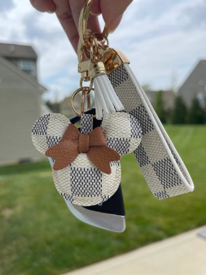 louis vuitton lanyard and id holder