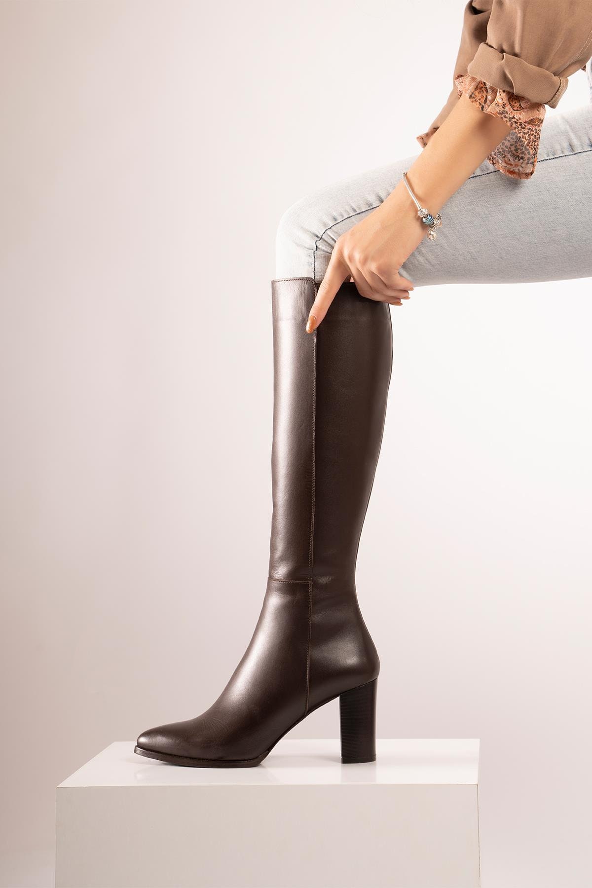 narrow skinny calf boots