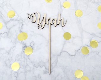 Cake Topper aus Holz zur Hochzeit mit "Yeah"-Schriftzug  | Kuchendeko Tortendeko für Hochzeit