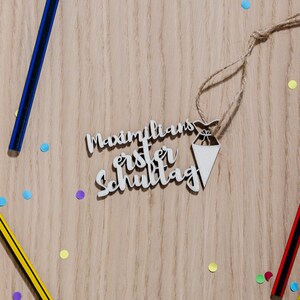 Personalisierter Holz-Anhänger "Erster Schultag" / 1. Schultag / Einschulung / Geschenk zur Einschulung / Persönliches Geschenk