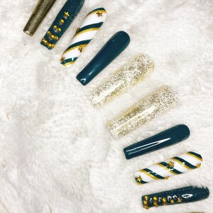 Press-On Nail Set, Gel Green and Gold Color, Stripe and Tree Detailing, Glossy
