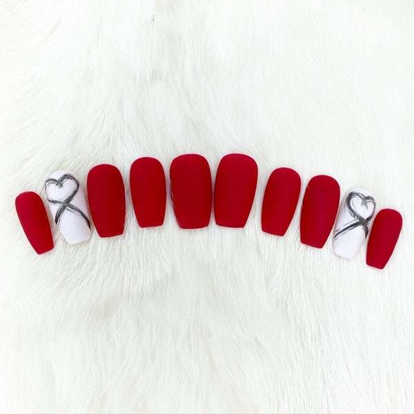 Press-On Nail Set, Saint-Valentin, vernis gel, rouge, accents blancs, détails cardiaques, mat