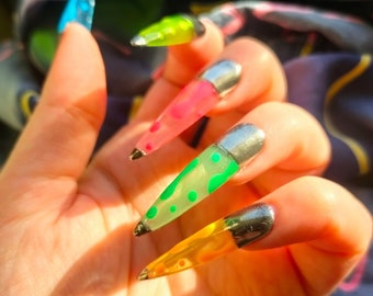 Lava Lamp press-on nails