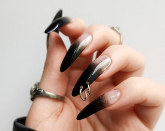 That Witch press-on nails