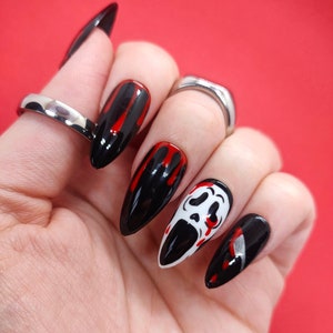 Houd je van enge films? opgedrukte nagels
