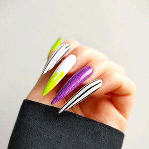 Beetlejuice vibes nagels press-on