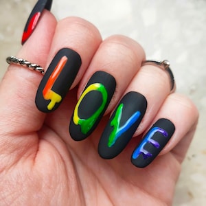 Uñas postizas Love Is Love