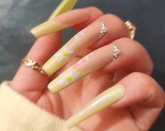 Hello Yellow press-on nails