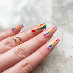 Loving Heart press-on nails